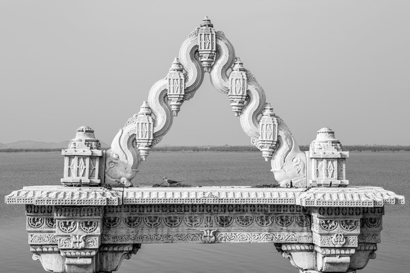 The only surviving artistic arch atop the gateway ('torana') at Rajsamand embankment